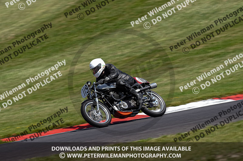 Vintage motorcycle club;eventdigitalimages;mallory park;mallory park trackday photographs;no limits trackdays;peter wileman photography;trackday digital images;trackday photos;vmcc festival 1000 bikes photographs